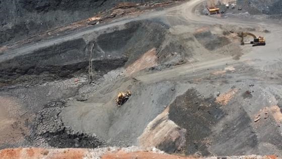 A dozer was pushing material over an edge to create an access ramp to the pit floor when the rill of material below the dozer slumped.